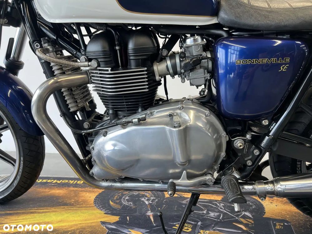 Triumph Bonneville - 10