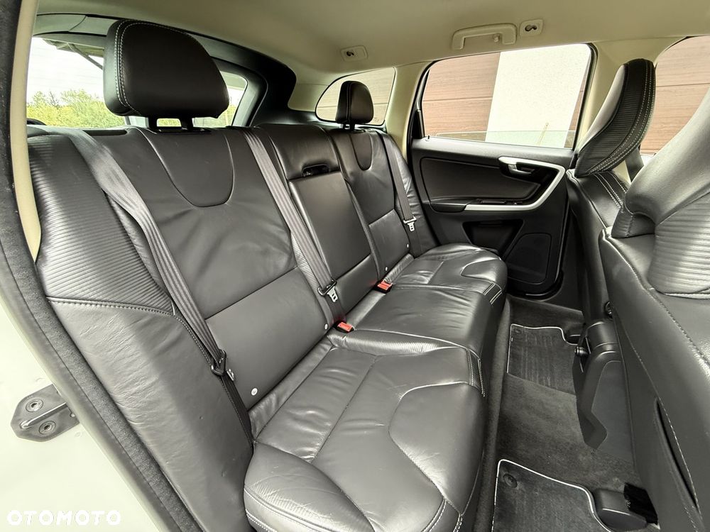 Volvo XC 60 DRIVe R Design - 25