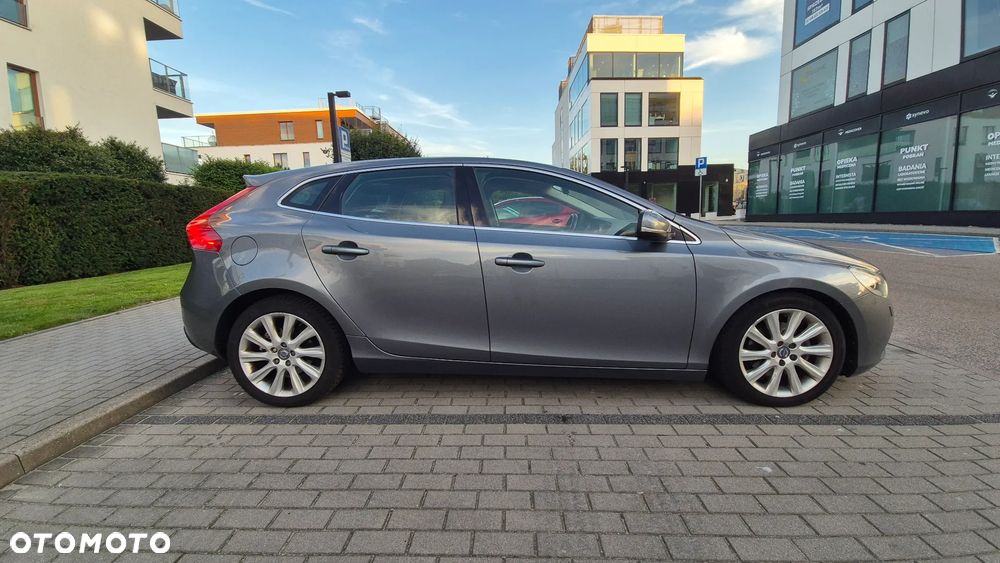 Volvo V40 T3 Drive-E Momentum - 10