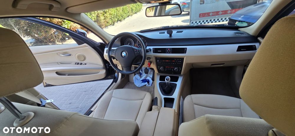BMW Seria 3 318d DPF Edition Exclusive - 33