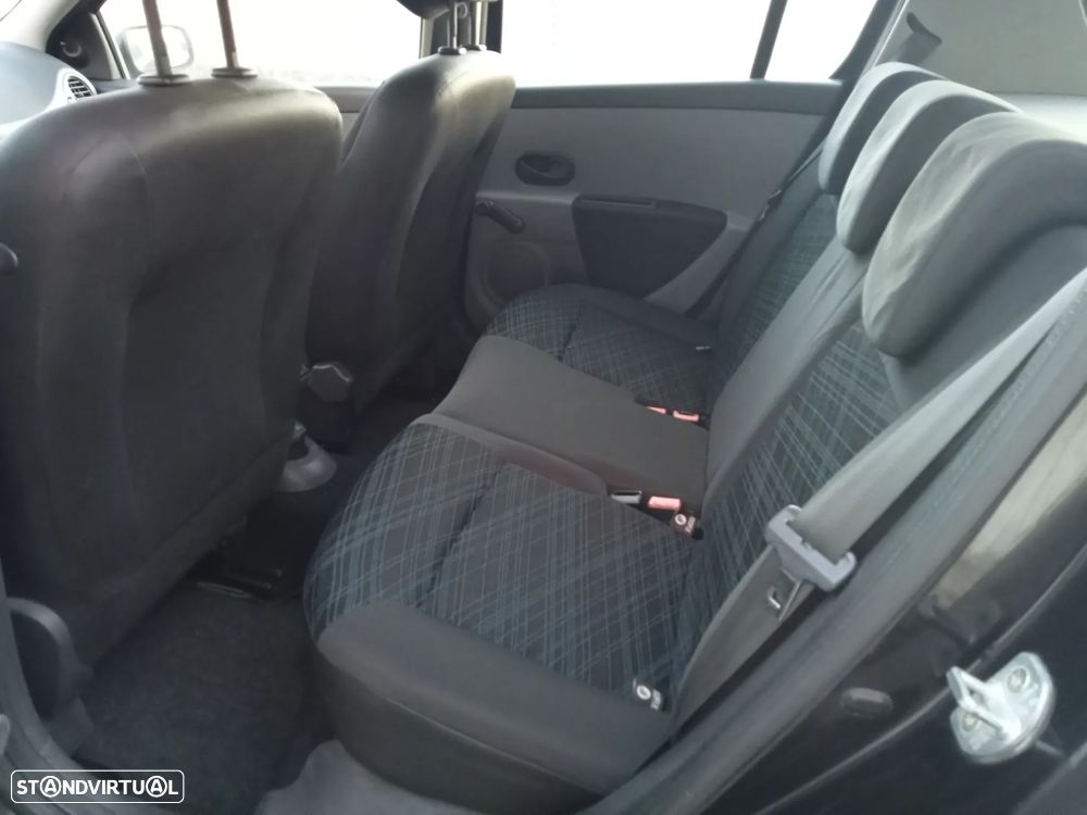 Renault Clio 1.2 16V Confort - 10