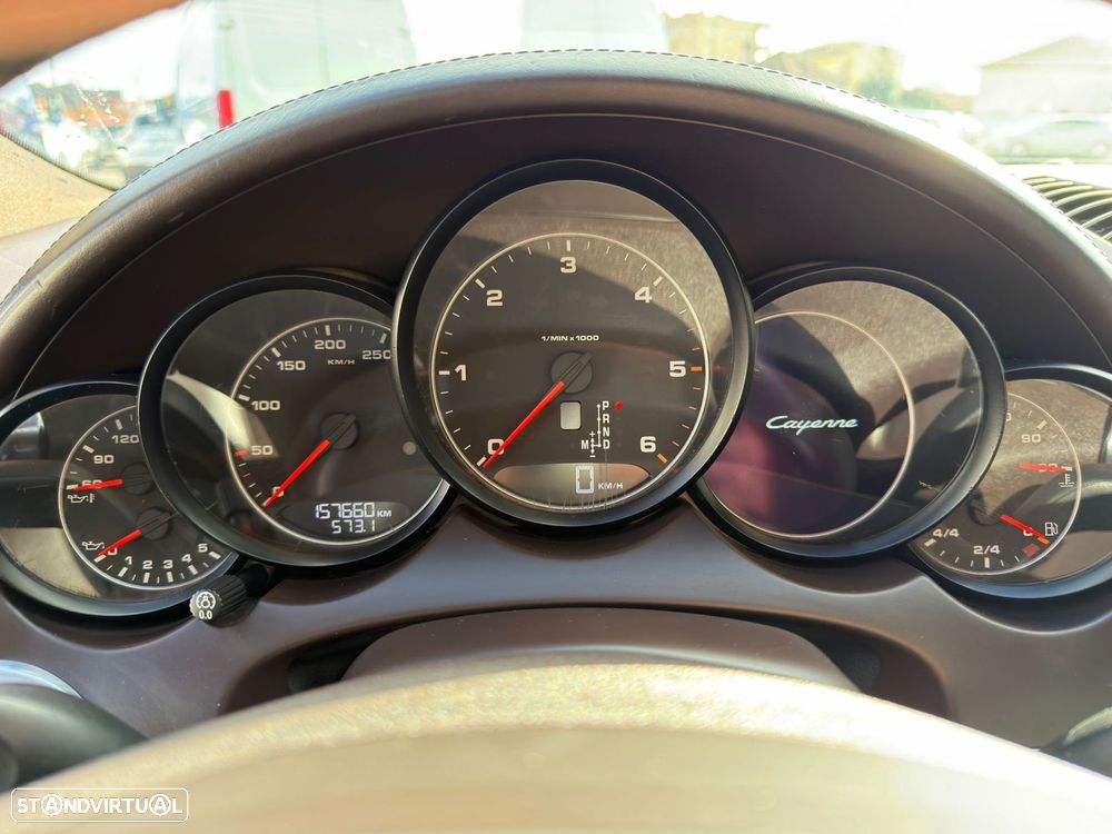 Porsche Cayenne - 41