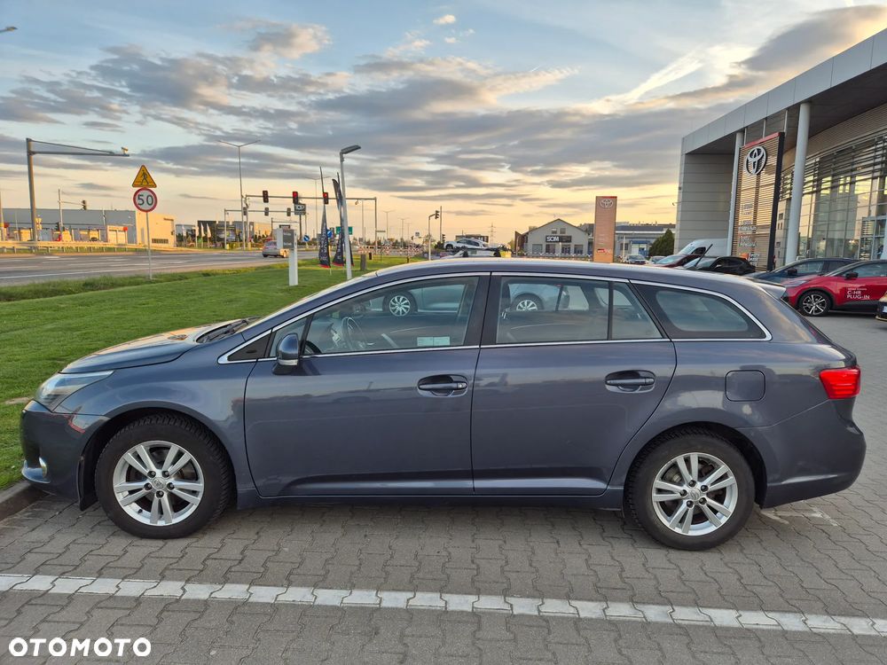 Toyota Avensis 2.0 D-4D Active - 9