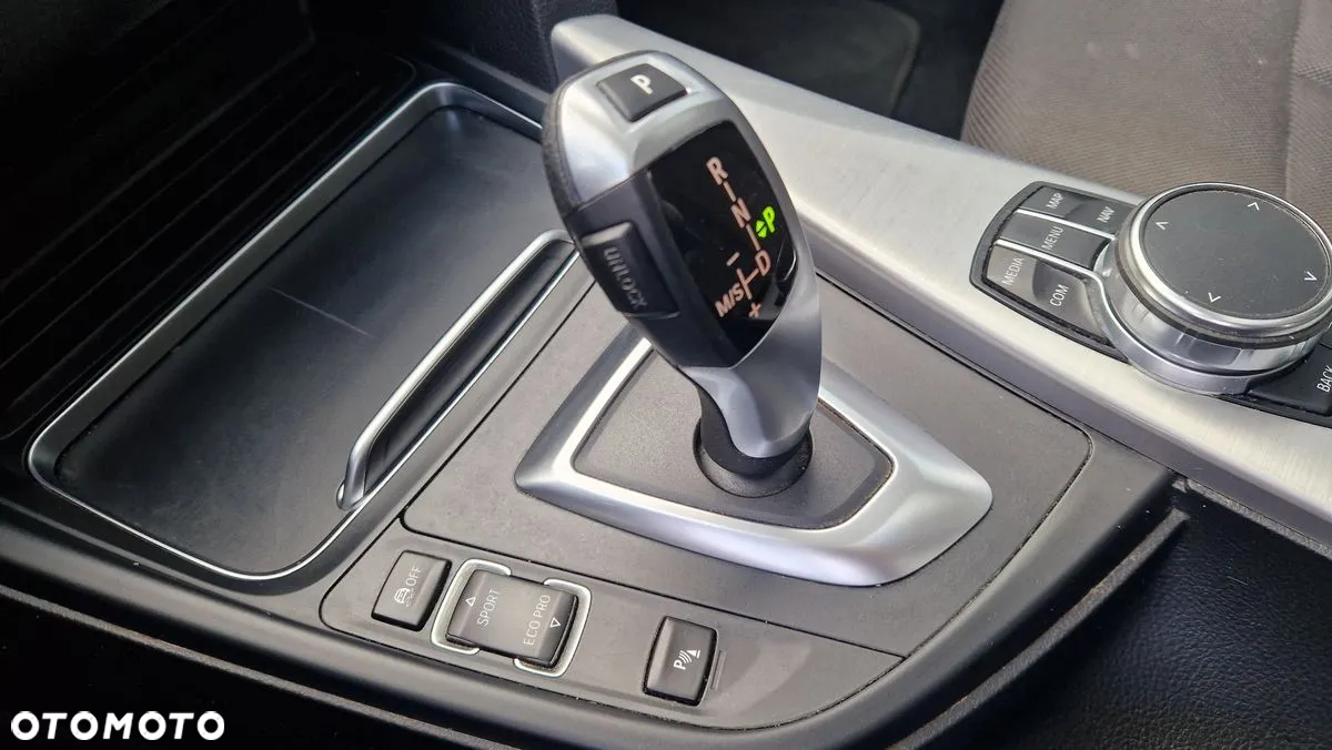 BMW Seria 3 320d Luxury Line - 23