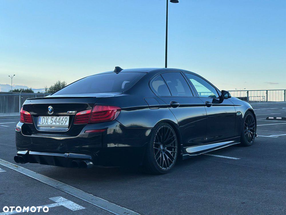 BMW Seria 5 550i - 5