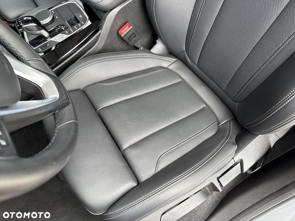 BMW X3 xDrive20i mHEV - 13
