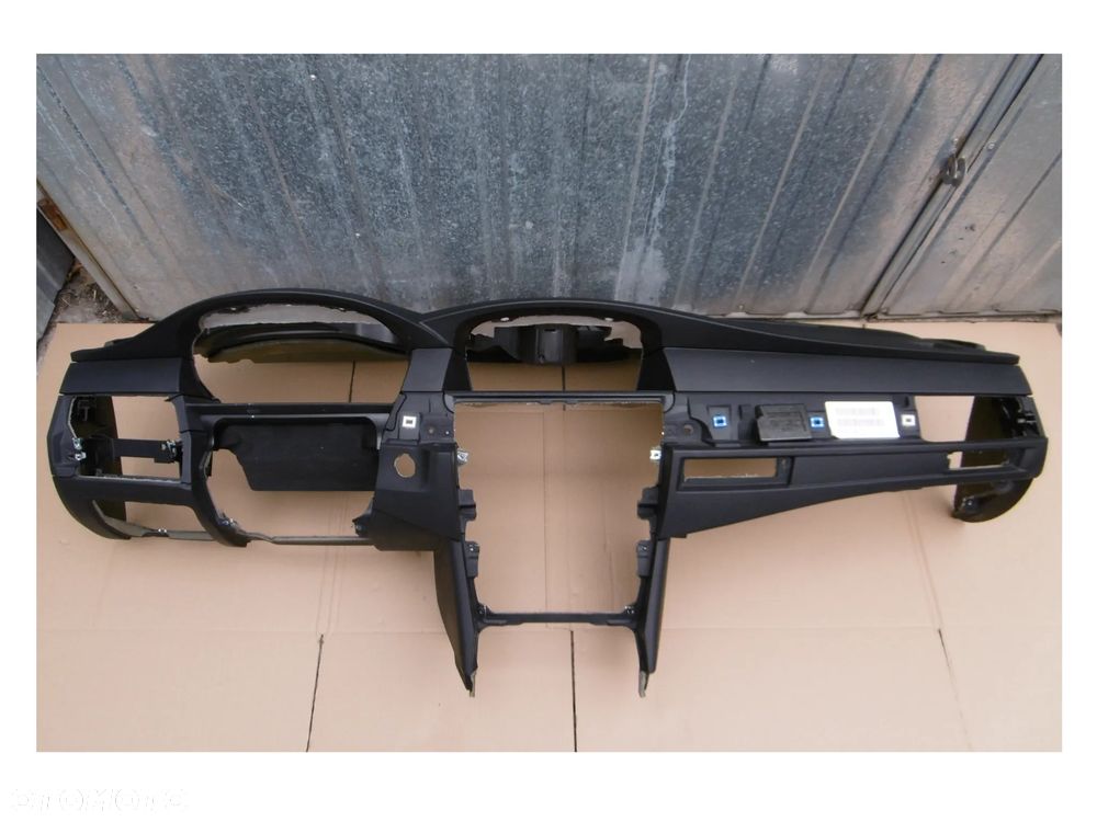 Deska rozdzielcza konsola czarna BMW e60 e61 03.2007-2010 LCI lift polift - 1