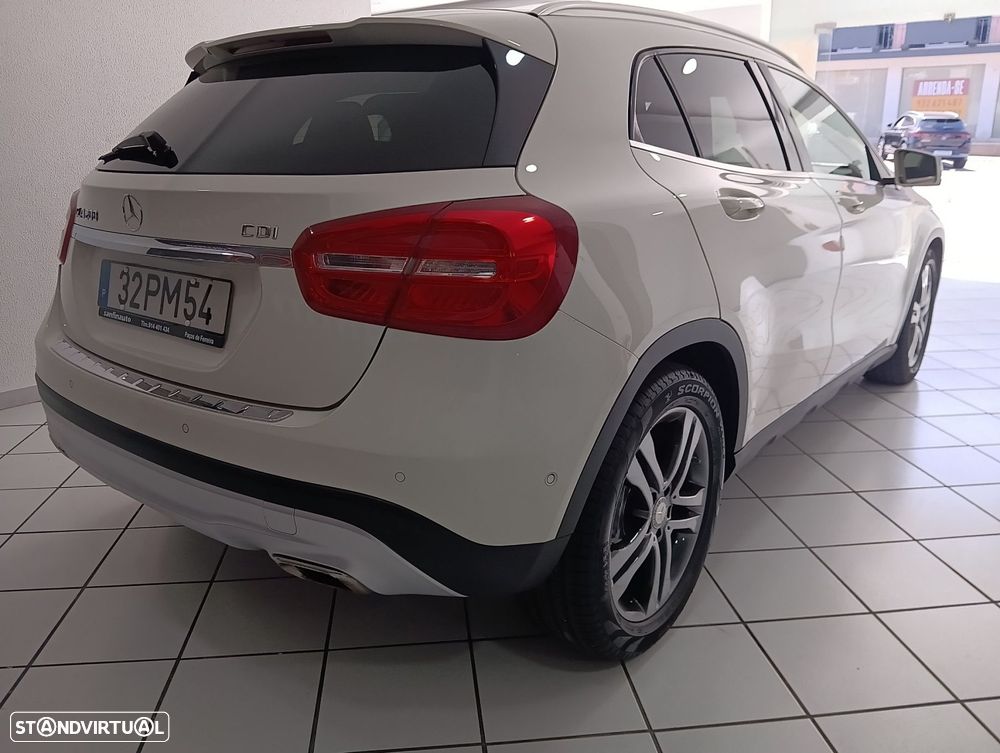 Mercedes-Benz GLA 200 - 11