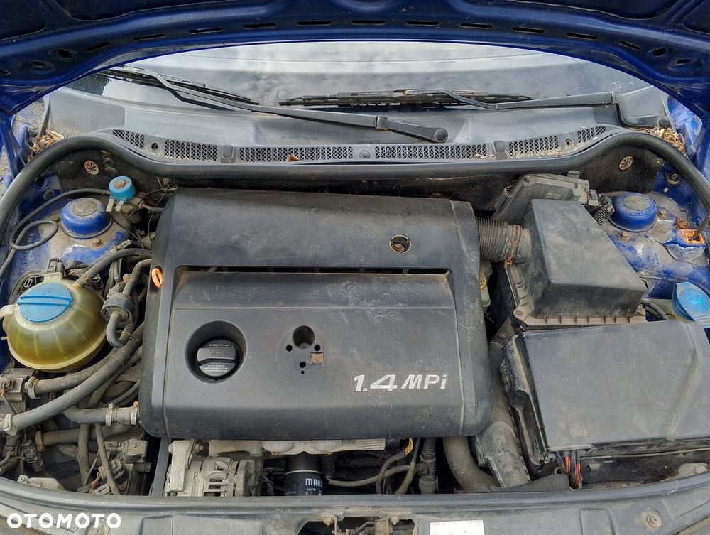 Skoda Fabia 6Y2 (99-04r.) 1.4 B 59KM. Silnik AZE pasuje do AZF Skrzynia  EMH pasuje do FCM, FNK, GCG, FJQ,FCN lakier FSK 6D 4590.Cały na części.GWARANCJA !!!  Przód Tył Zestaw Komplet Drzwi Klapa Zderzak Błotnik Maska Grill Atrapa Szyba Pas Lampa Lusterko Boczki Fotel Kanapa Kokpit Deska Rozdzielcza Przełącznik Włącznik Sterownik Przewody Wiązka Instalacja Moduł Komputer Czujnik Listwa Pompa Alternator Wtryski Głowica Rozrusznik Kompresor Sprzęgło Dwumas Silnik Skrzynia ABS Klimatyzacji Paliwa Wspomagania Kolektor Turbina Przepustnica Zawór Chłodnica Koło Hak Belka Sanki Zawieszenie Mcpherson Półoś Amortyzator Wydech Tłumik Zacisk Most - 8