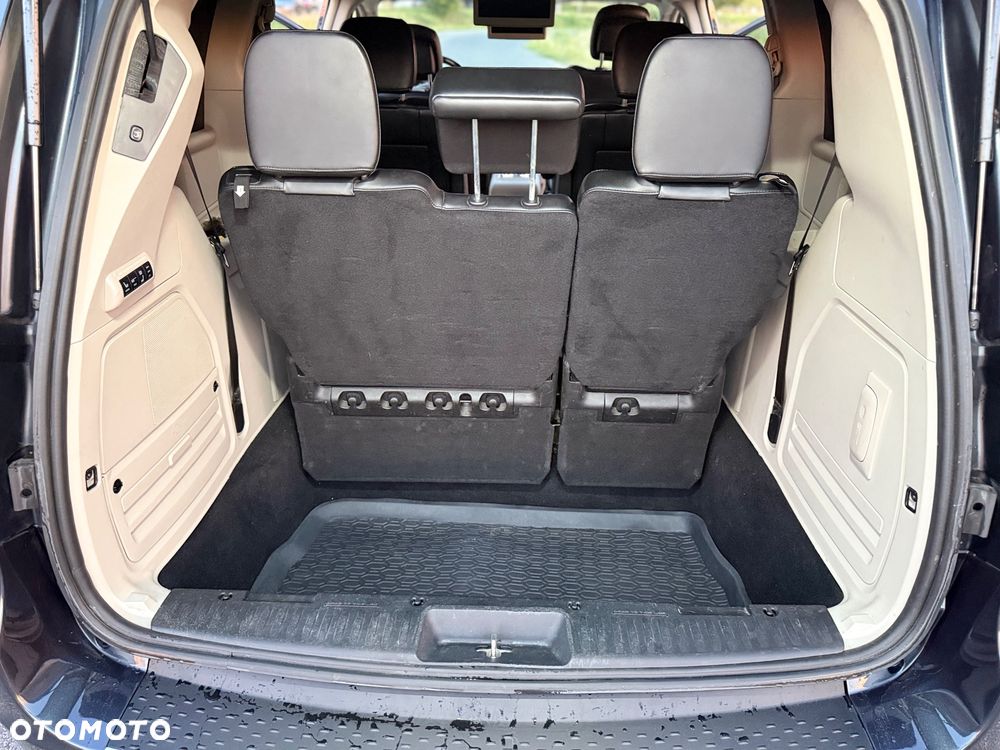 Chrysler Town & Country 3.6 Limited - 20