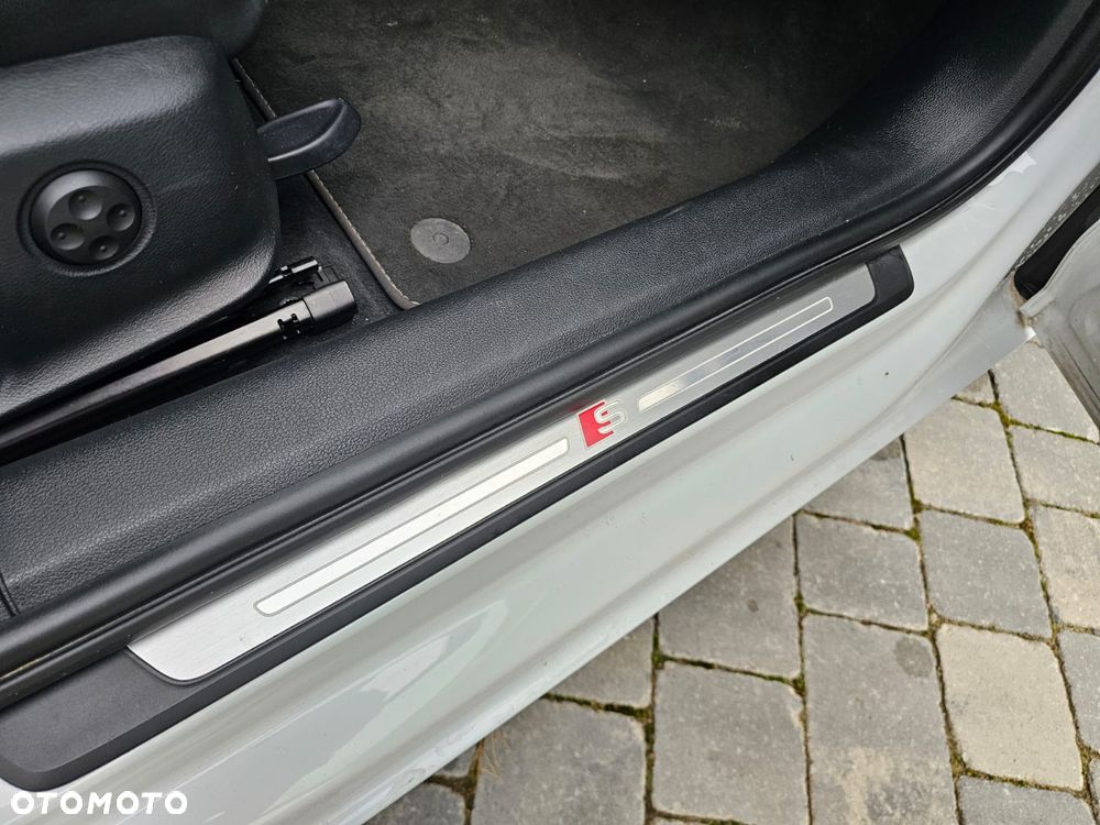 Audi A4 Avant 2.0 TDI S tronic quattro design - 31