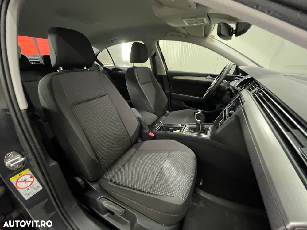 Volkswagen Passat 2.0 TDI Advance - 11