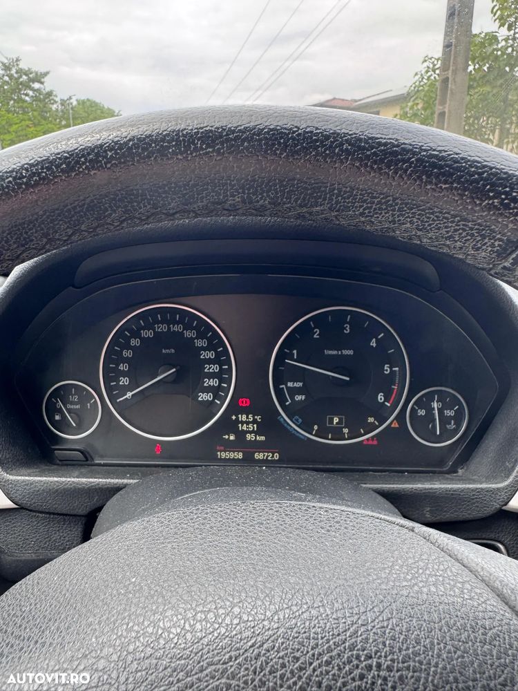 BMW Seria 3 318d Aut. Luxury Line - 15