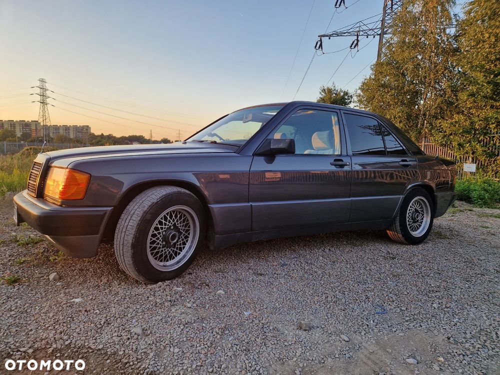 Mercedes-Benz W201 (190) - 7