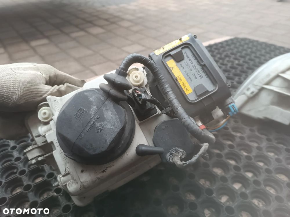Komplet 2 sztuki - Volvo V40 I fl Lift reflektory lampy przód Xenon 30899884 , 30899885 , Oryginał, Europa, Lewa, Prawa - 6
