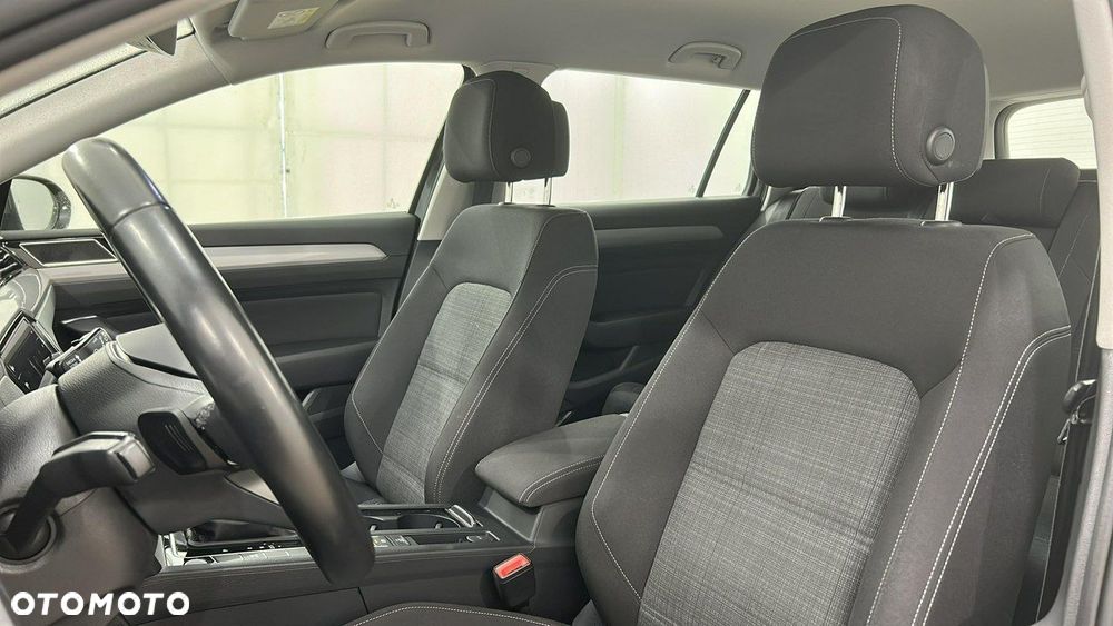 Volkswagen Passat - 16