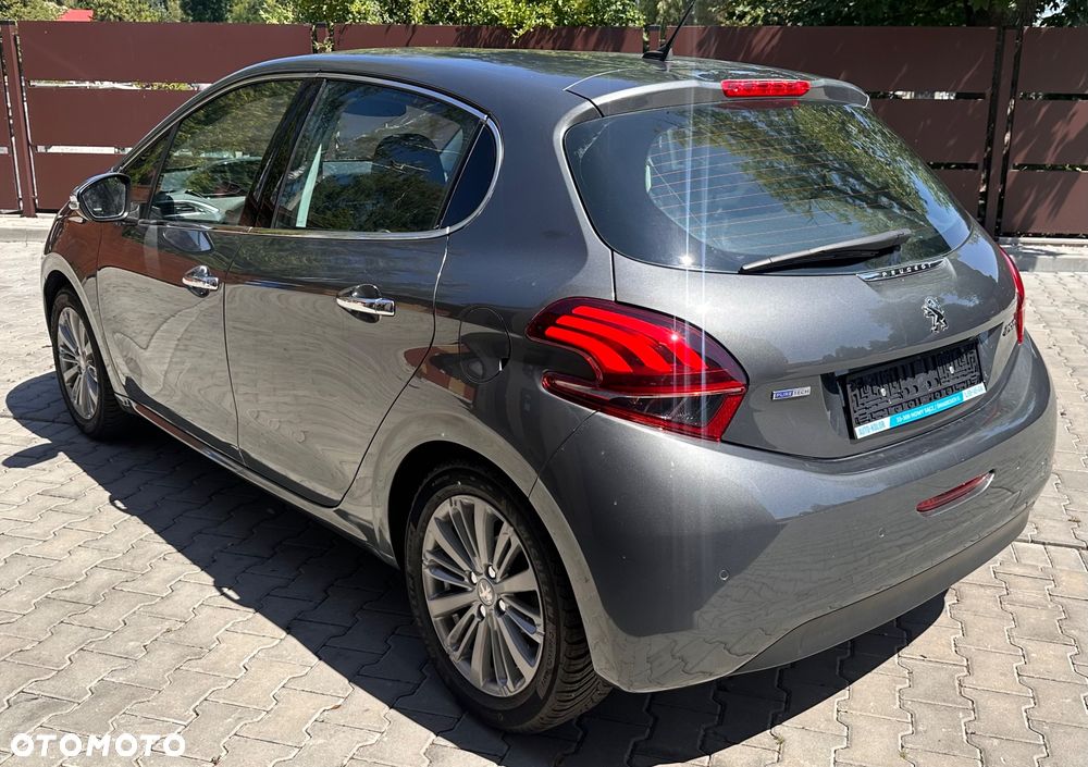 Peugeot 208 PureTech 110 Stop & Start EAT6 Signature - 4