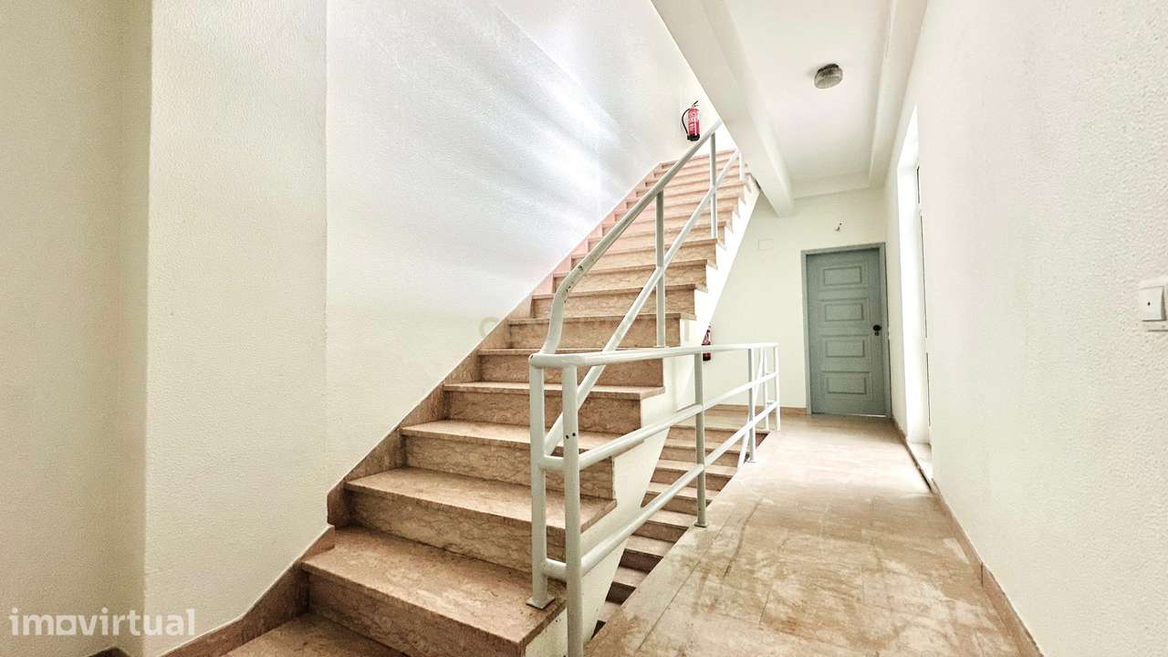 Prédio Urbano no Centro do Funchal- Loja + 4 apartamentos + 2 T0 - Grande imagem: 4/40