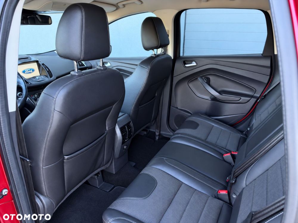 Ford Kuga 1.5 EcoBoost 2x4 Titanium - 32
