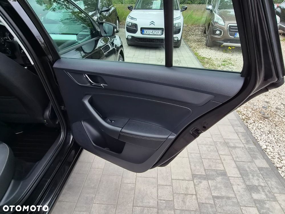 Skoda RAPID 1.2 TSI Active - 28