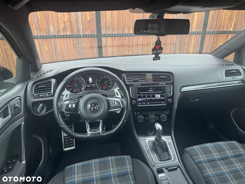 Volkswagen Golf - 6