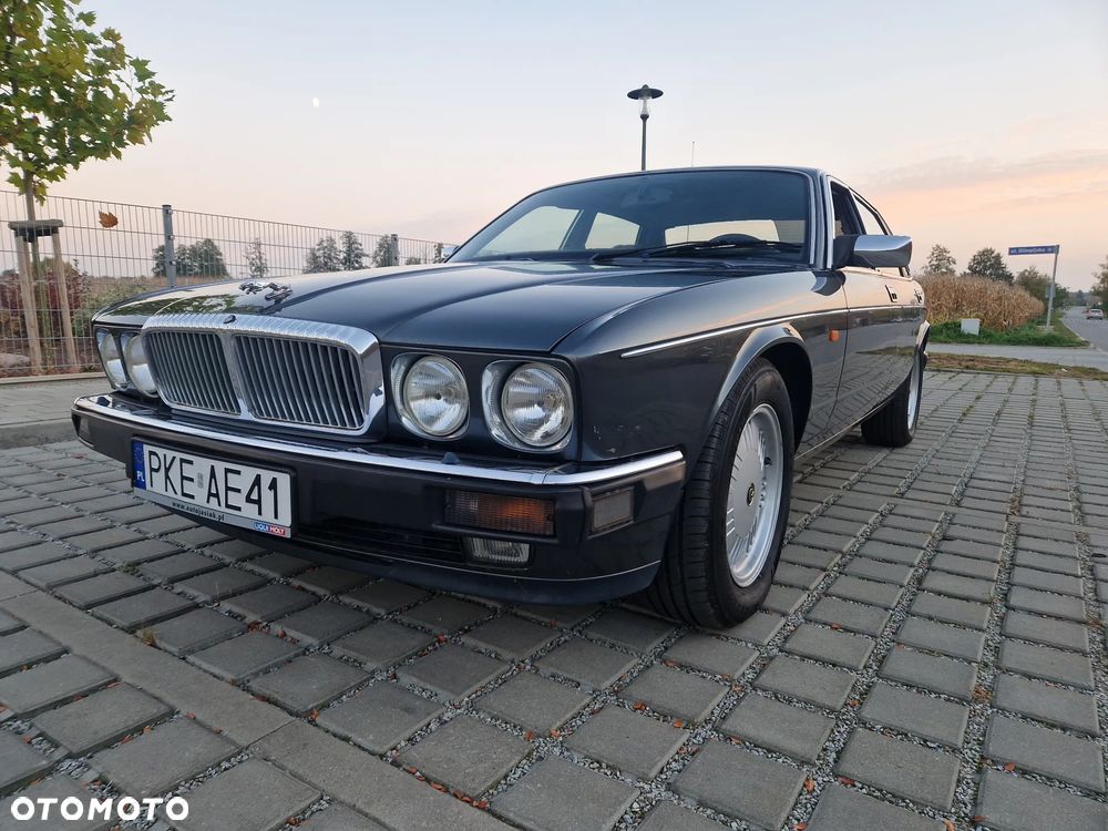 Jaguar Daimler Double Six - 1