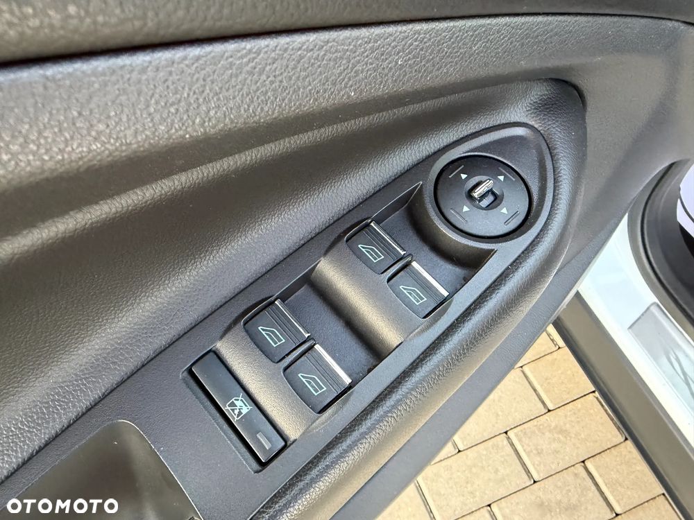 Ford Kuga 1.6 EcoBoost 2x4 Titanium - 17