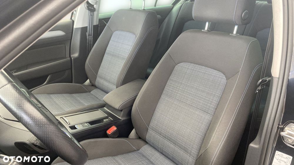 Volkswagen Passat - 11