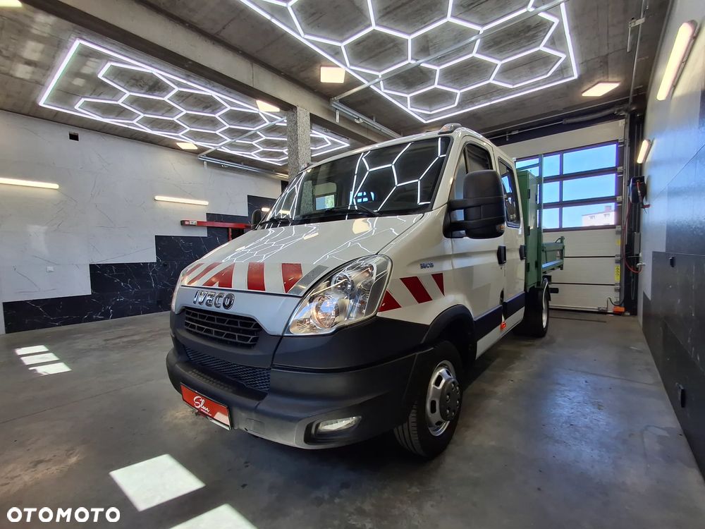 Iveco Daily 35C13 Wywrotka Kipper Wywrot Koła Bliźniacze Podwójne Doka Dubel Brygadówka 7 Miejsc 2013 Rok Na Bliźniakach DMC 3500 KG Hak Udźwig 3500 kg Skrzynia Narzędziowa Schowek Nowy Rozrząd - 2