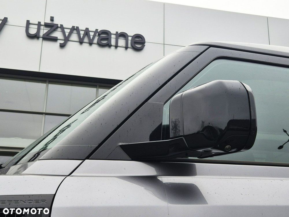 Land Rover Defender - 17