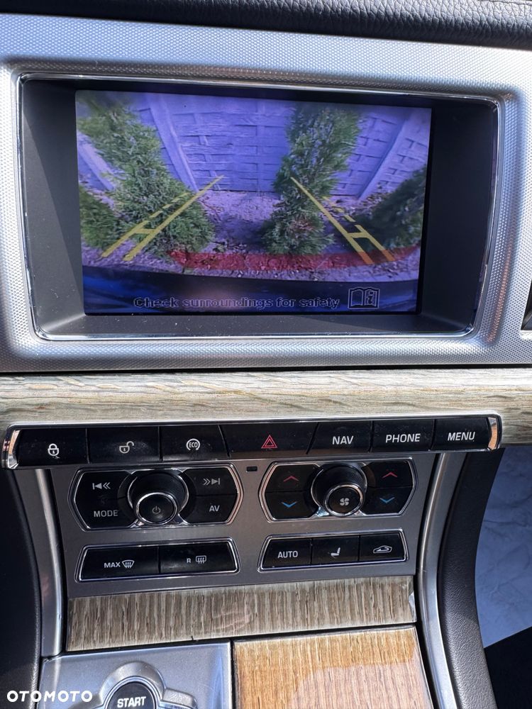 Jaguar XF 2.2 D Luxury - 35