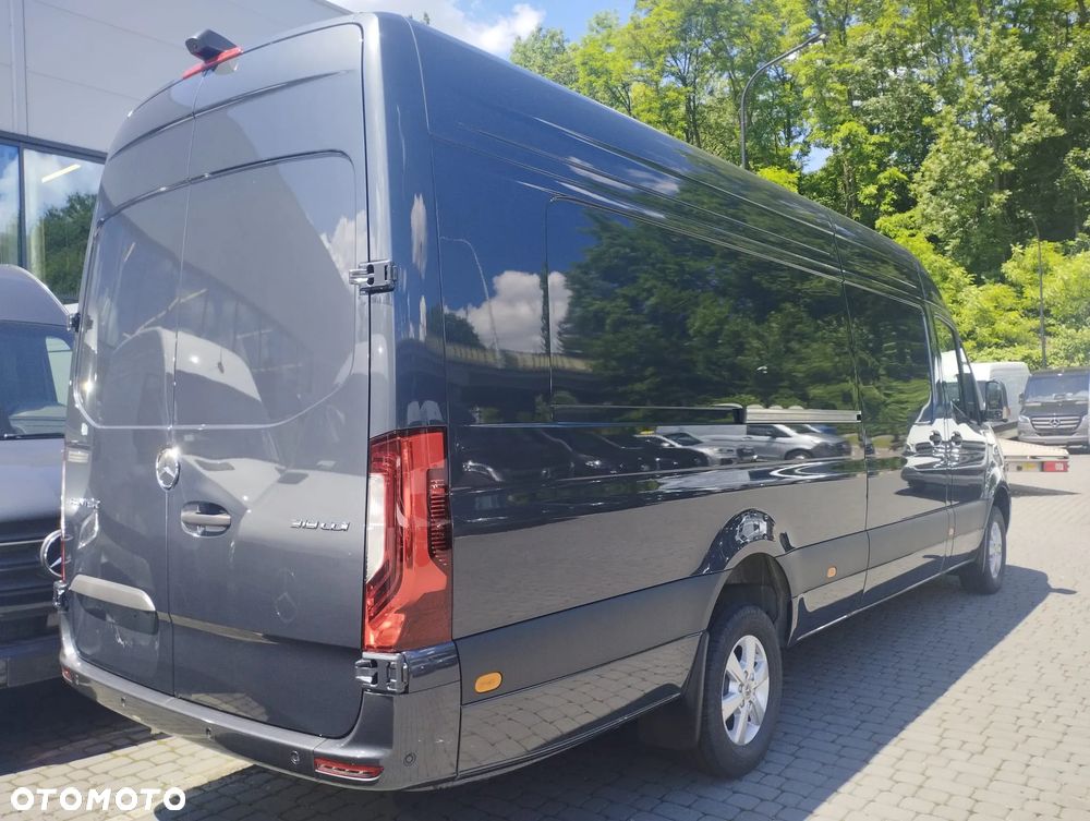 Mercedes-Benz Sprinter 319 Extra Long - 4