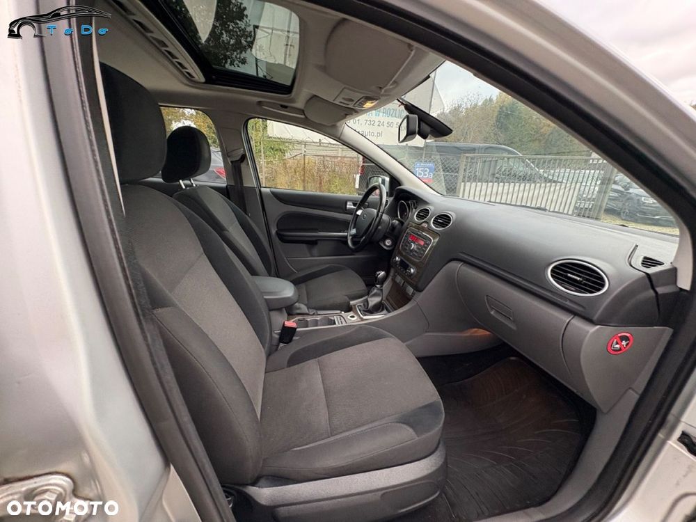 Ford Focus 1.8 FF Ghia - 26