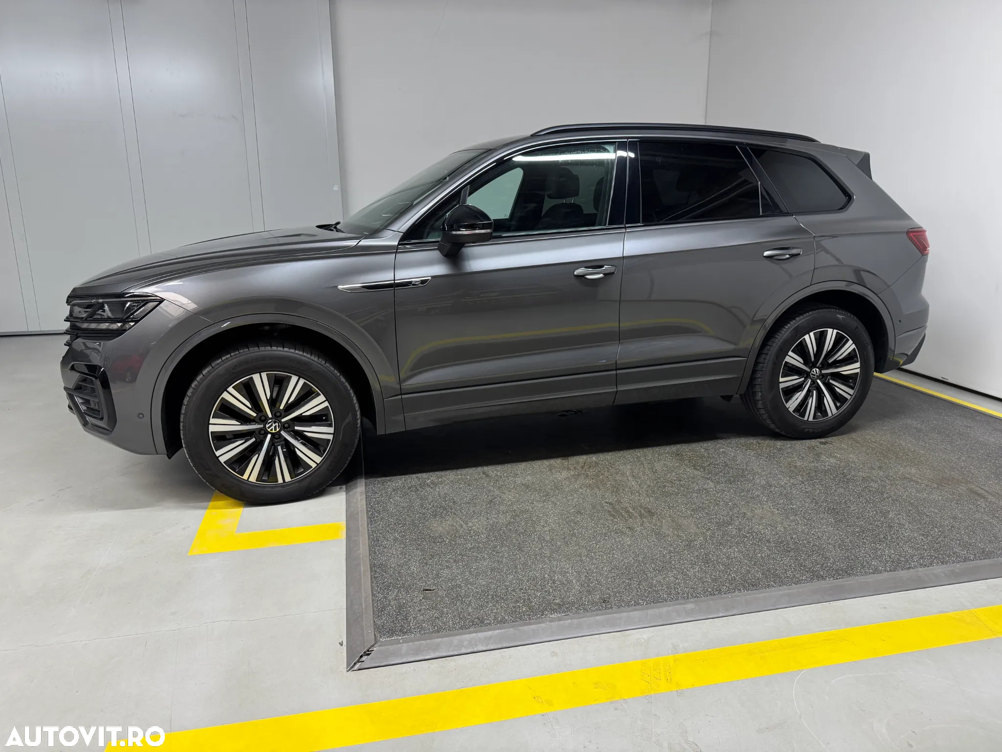 Volkswagen Touareg 3.0 V6 TDI 4Motion DPF Automatik R-Line - 2