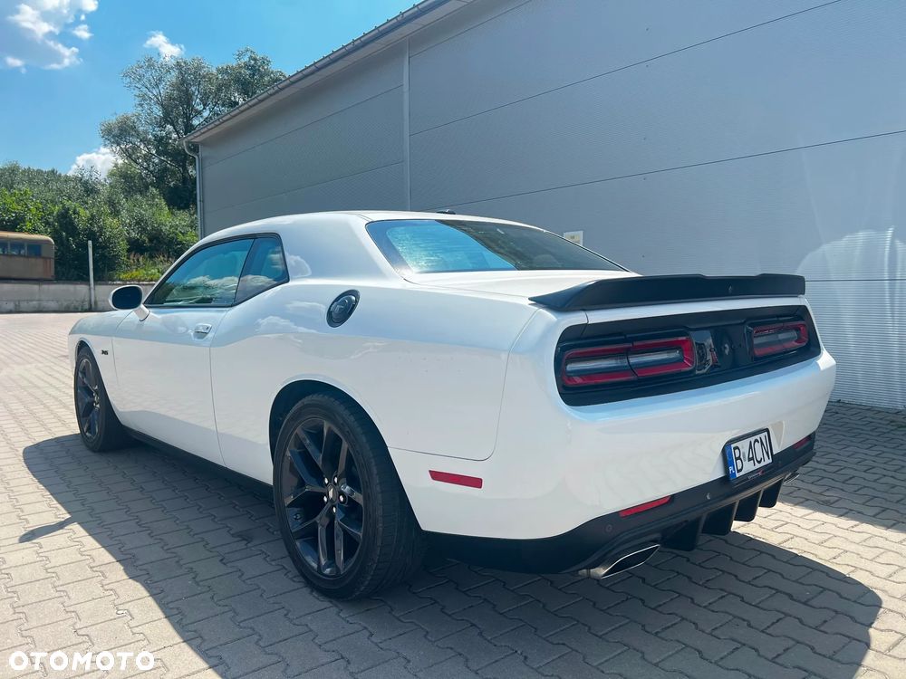Dodge Challenger - 11