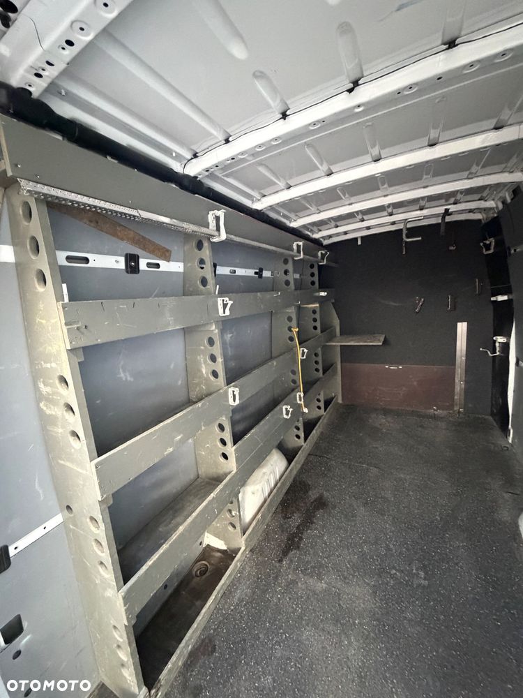 Mercedes-Benz Sprinter - 15