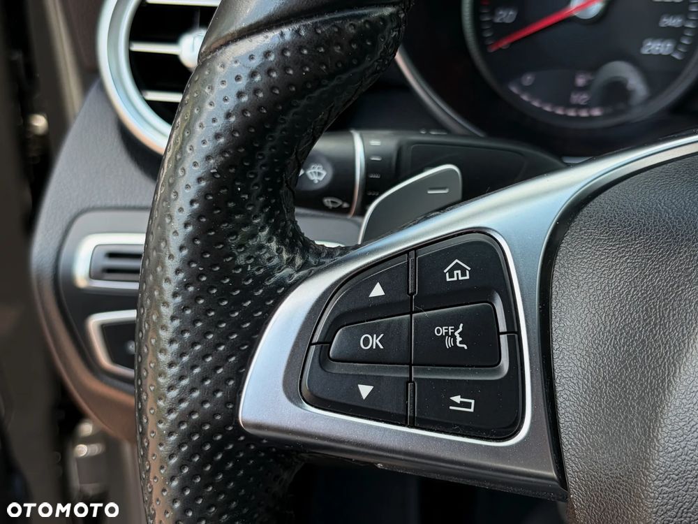 Mercedes-Benz Klasa C 180 9G-TRONIC AMG Line - 32