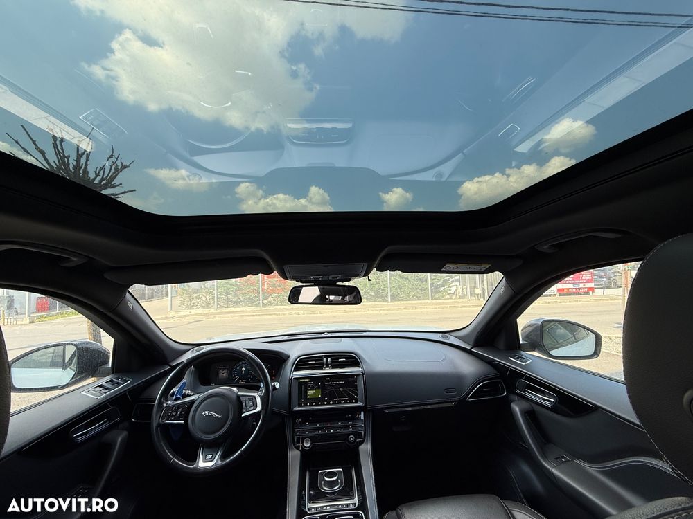 Jaguar F-Pace 20d Aut. R-Sport - 19