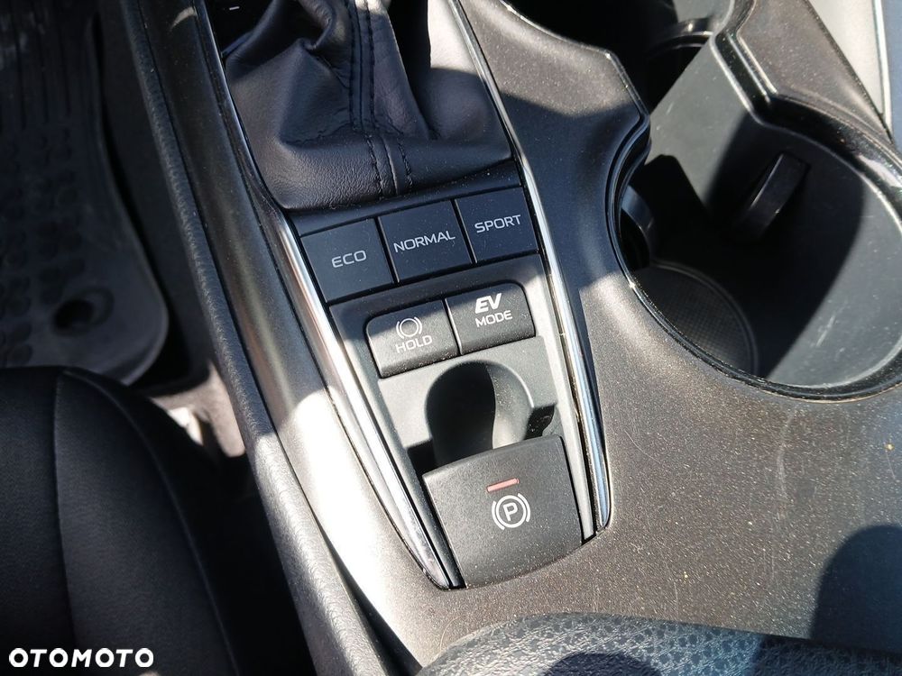 Toyota Camry 2.5 Hybrid Comfort CVT - 32