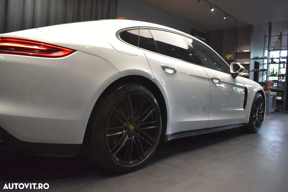 Porsche Panamera - 24