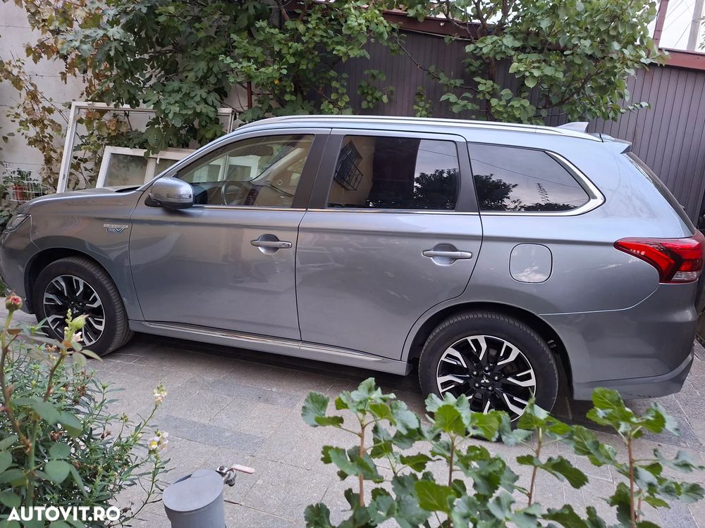 Mitsubishi Outlander 2.0 4WD Top - 11