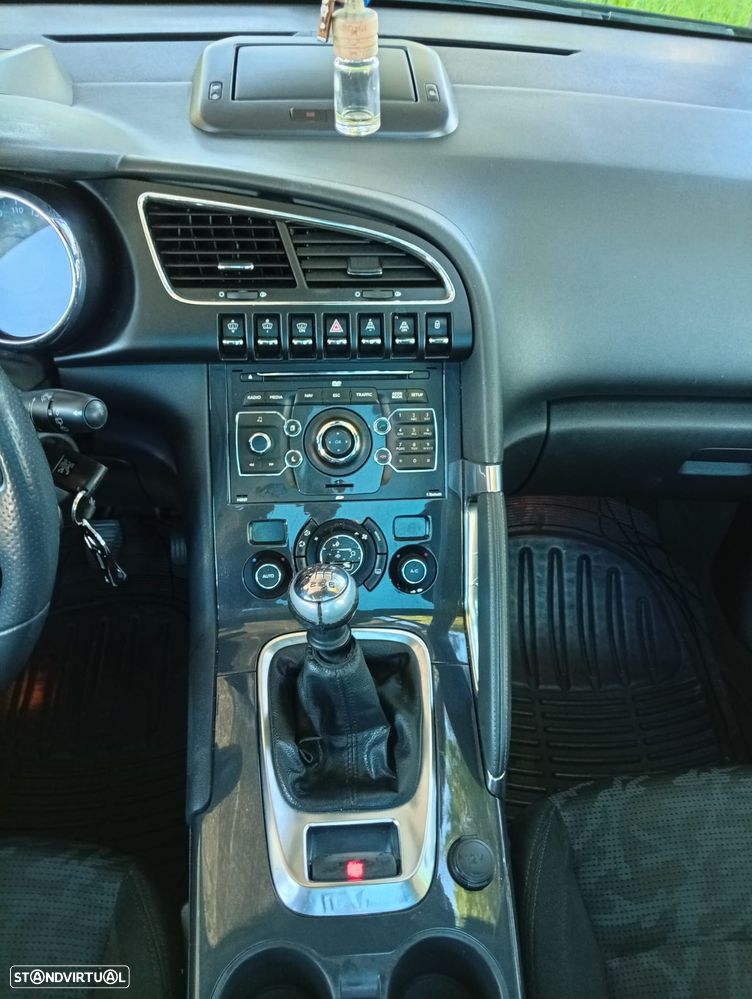 Peugeot 3008 1.6 HDi Allure J18 - 20
