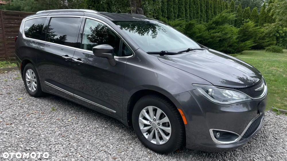 Chrysler Pacifica - 1