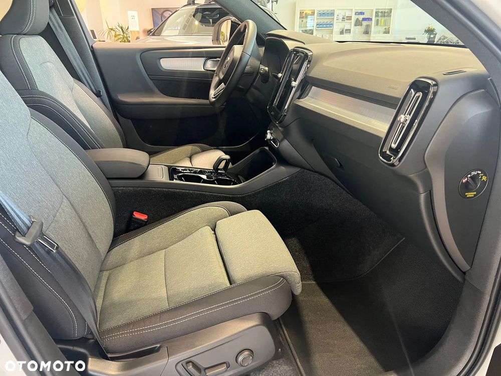 Volvo XC 40 B4 B AWD DKG Ultimate Dark - 29