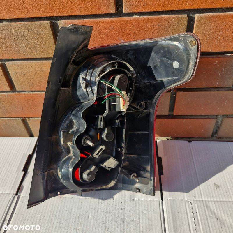LAMPA LEWA LEWY TYŁ TYLNA TOYOTA AVENSIS T25 KOMBI EUROPA - 4