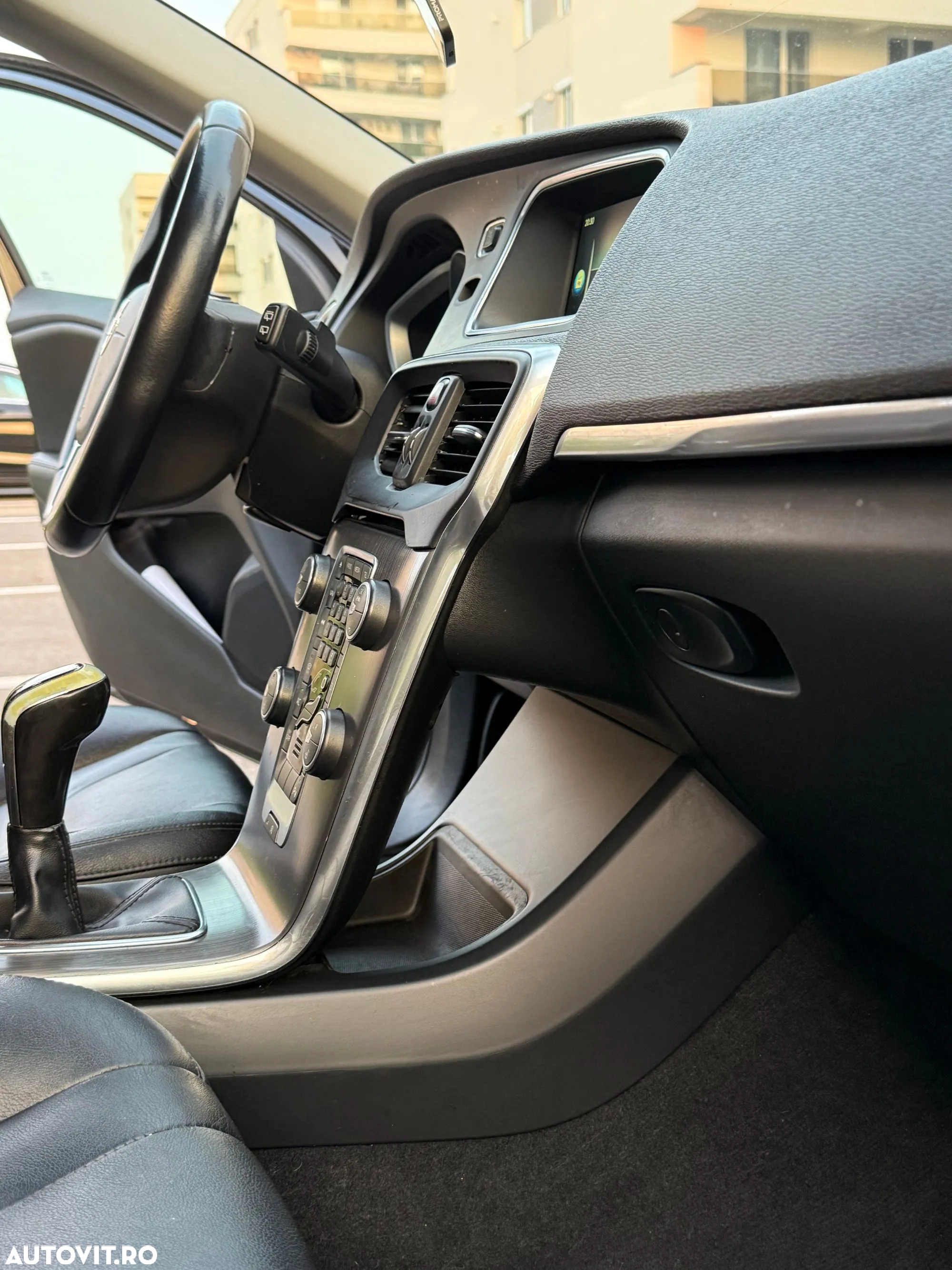 Volvo V40 D2 - 11