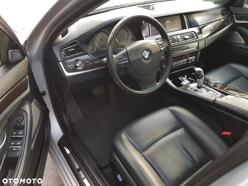 BMW Seria 5 525d Touring Sport-Aut - 19