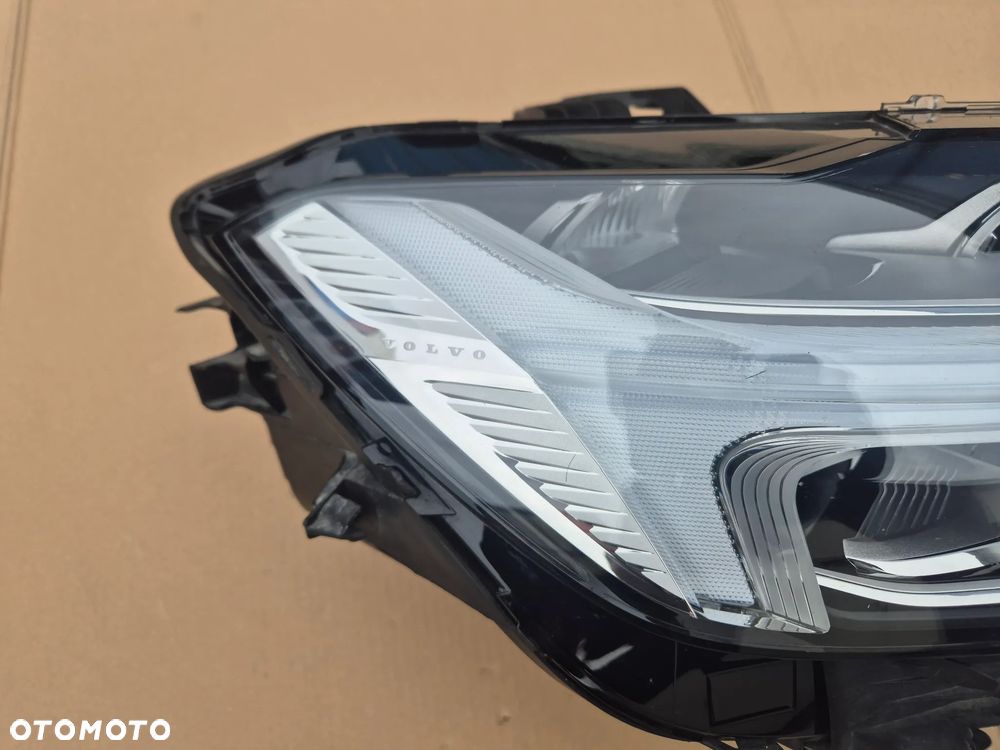 Volvo XC60 II lampa prawa.FULL LED.Lifting 2021-.LED MID. - 2