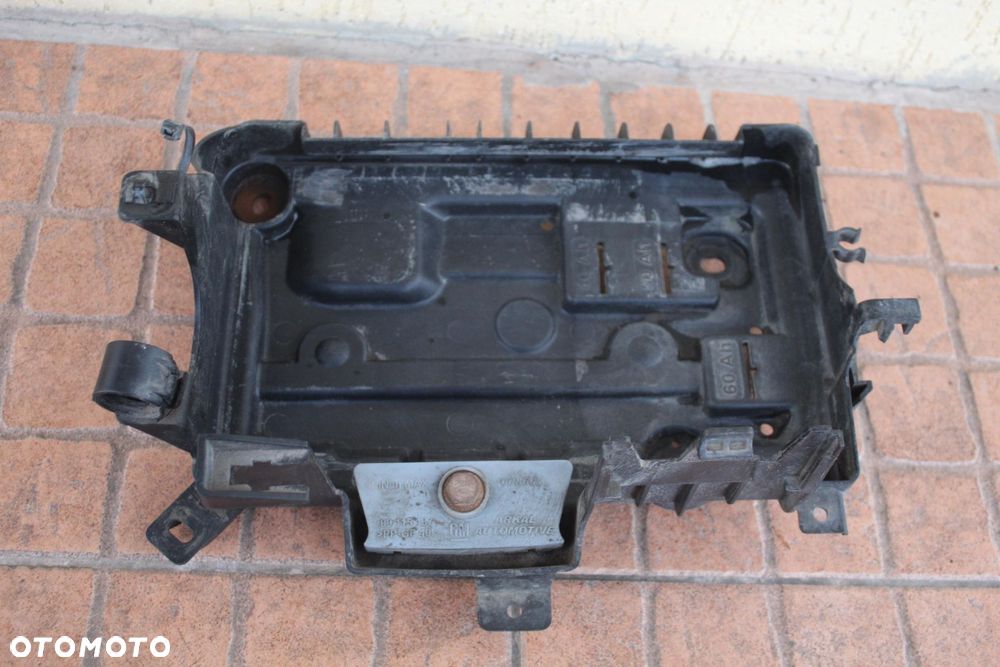 PODSTAWA AKUMULATORA OPEL CORSA D 1.0 13235642 - 3