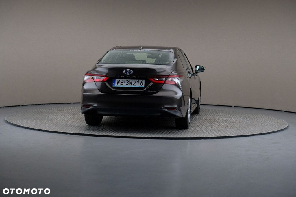 Toyota Camry - 5